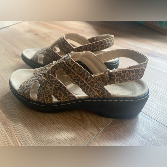 Clarks leopard print lightweight wedge sandal, 7.5 - Picture 4 of 6